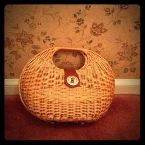 Vintage 70s retro wicker handbag