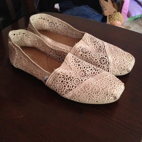crocheted toms