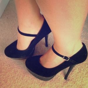 black suede pumps! size 7