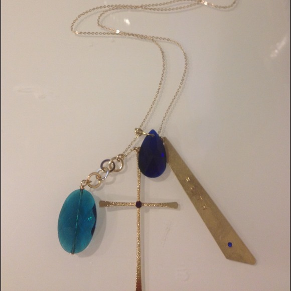 NWT Nordstrom "Faith" long necklace