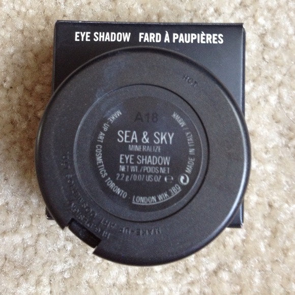 Mac limited edition eyeshadow "SEA & SKY" - Picture 3 of 4