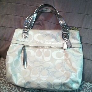 White Coach bag. Excellent condition. Large bag.