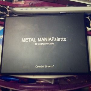 Metal mania coastal scents 88 palette 🚫 SOLD 🚫
