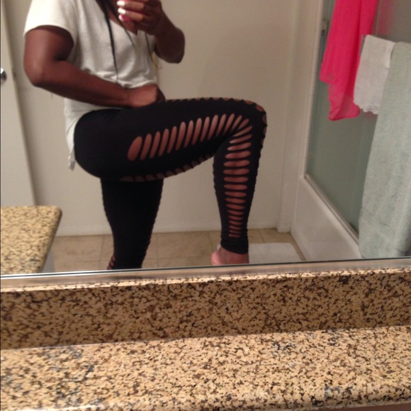 SOLD 😵Extreme cut out leggings