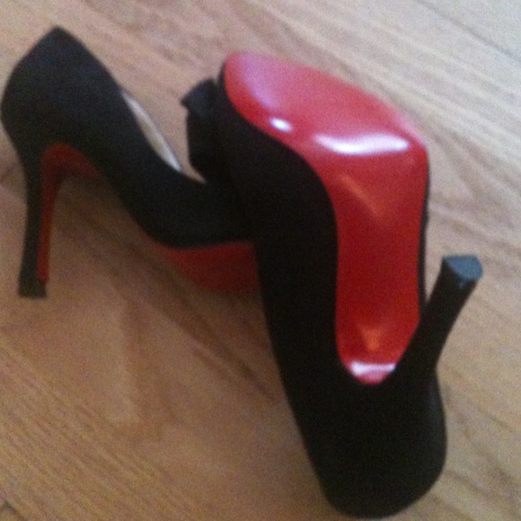 $$ SOLD $$NEW! 2013 ZARA Black Suede Pumps sz34 - Picture 4 of 4