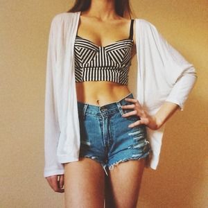 🔴SOLD🔴Brandy Melville Lightweight Cardi