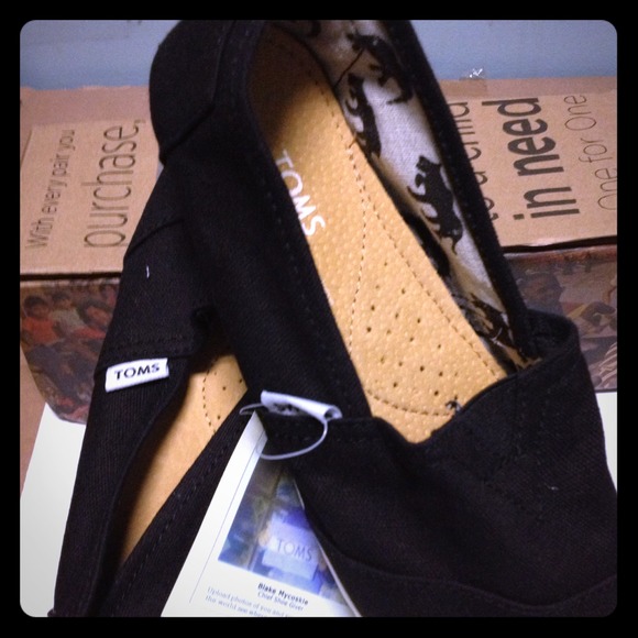 TOMS shoes