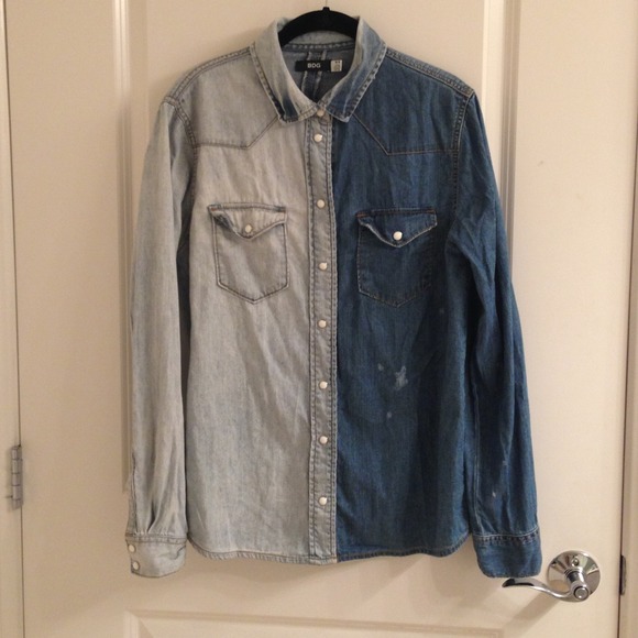 🚫SOLD🚫BDG Two-toned distressed denim chambray