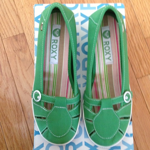 Roxy green shoes size 7.5 med height