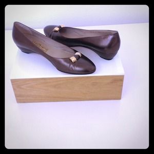 Barely worn. Time to share with someone new!!