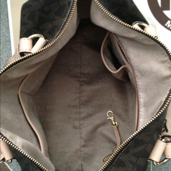 🚫SOLD🚫Michael Kors Grayson Bag. - Picture 2 of 4