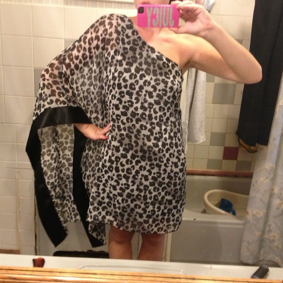 Never worn one sleeved dress - Picture 2 of 4