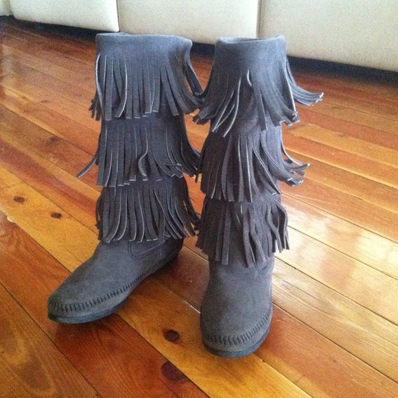 Minnetonka fringe boots grey
