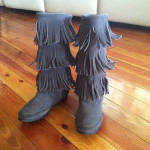 Minnetonka fringe boots grey