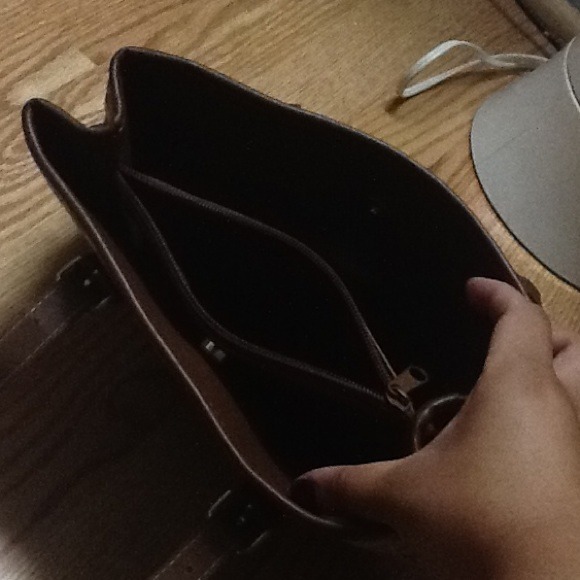 Handbag - Picture 2 of 3