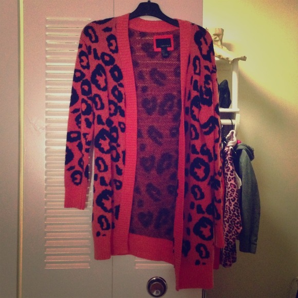 Cute peach-red cardigan