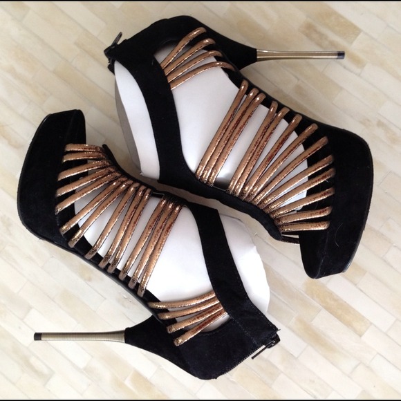 5.5in black & gold heels. 💯BRAND NEW💯 - Picture 3 of 4