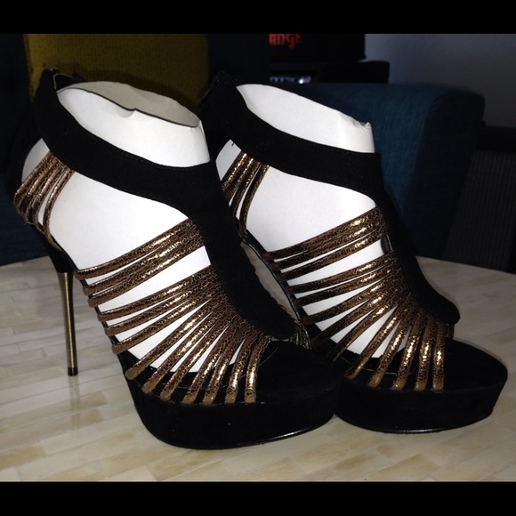 5.5in black & gold heels. 💯BRAND NEW💯 - Picture 4 of 4