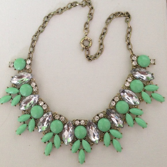 Jewelry - Mint & crystals statement necklace