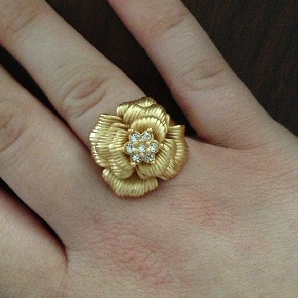 Beautiful flower Ring!!