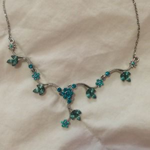 Beautiful teal necklace!