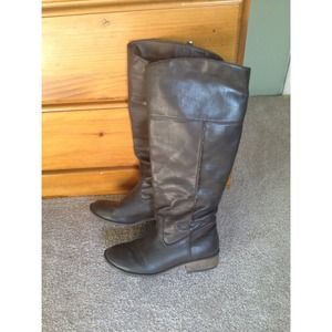 Hold // Chocolate brown fall boots