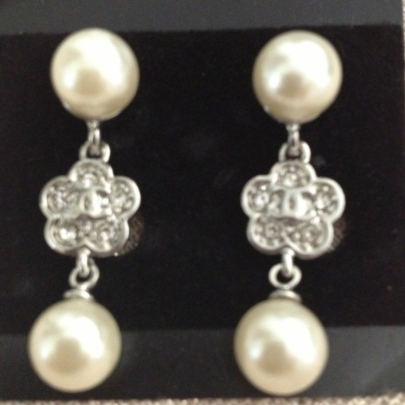 Fashion Pearl and Silver dangling CC earrings