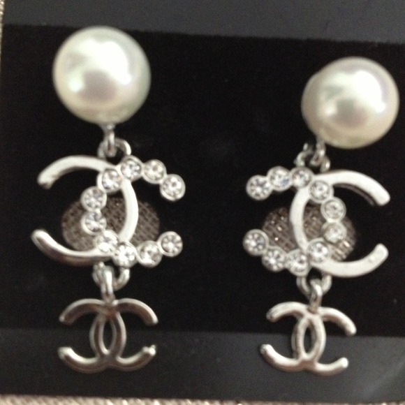 Fashion Pearl and Silver dangling Earrings