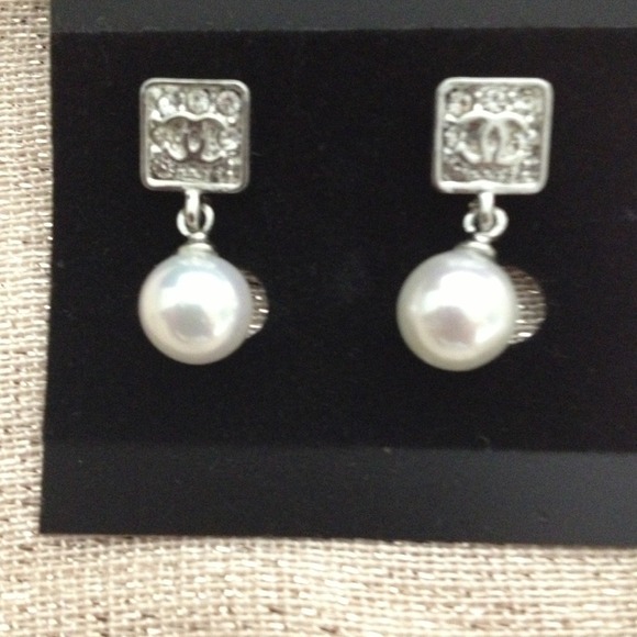 SOLD!!!! Fadhion Pearl Earrings