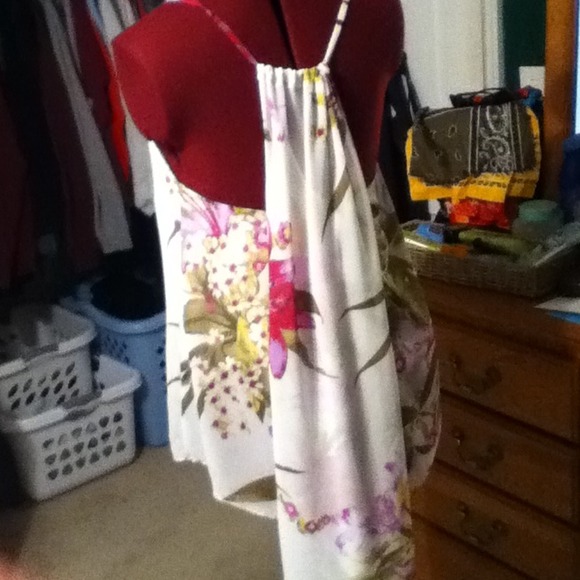 Cream top with flower detailing - Picture 2 of 2