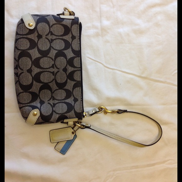 Authentic Coach Wristlet coat leather - Picture 2 of 4