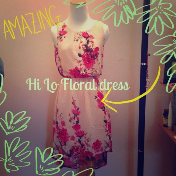 ⛔SOLD bundle!🌸🌸Floral Hi Low Dress!!!🌸🌸