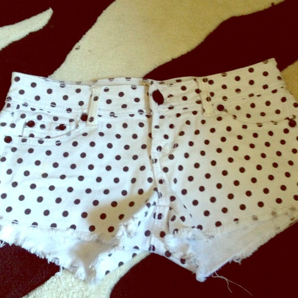 ⬇️REDUCED ⬇️! White polka dot shorts.