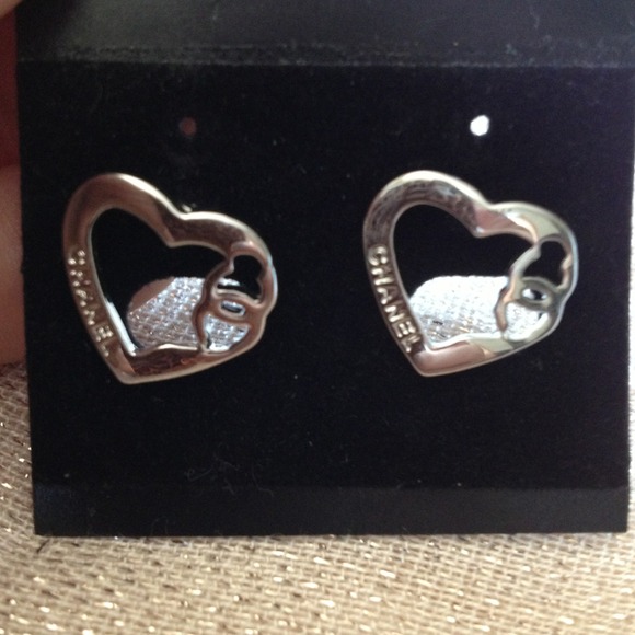 SOLD ⚡️⚡️Fashion Heart Silver Stud Earrings