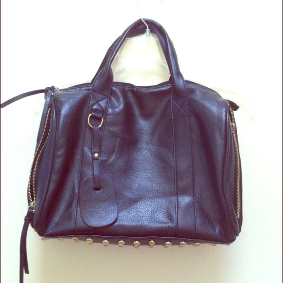 ⛔Sold⛔FLAWED black leather with studded bottom