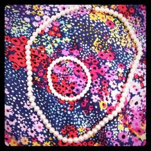 Pearl bracelet and necklace set