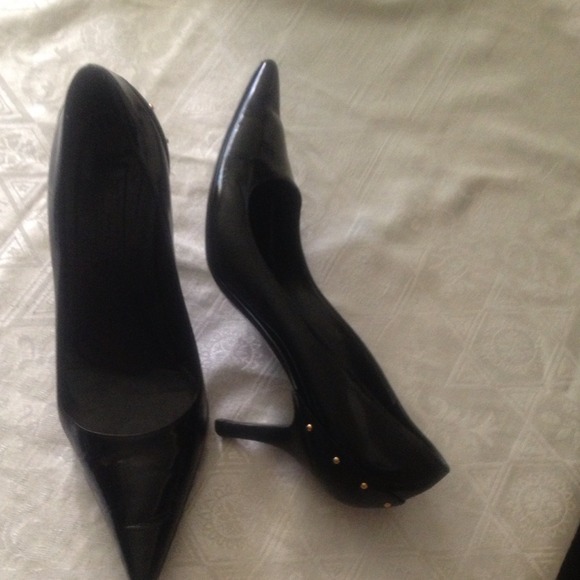 Gucci. Small heels