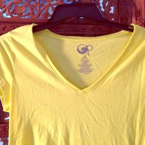 Bright yellow tee!