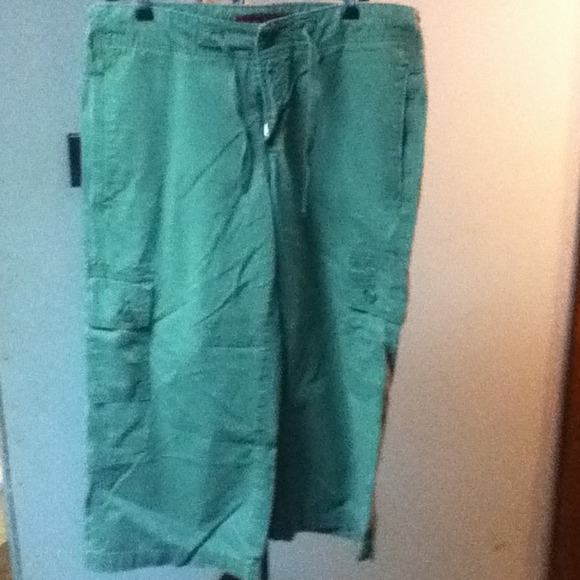 Levi's green cargo pants