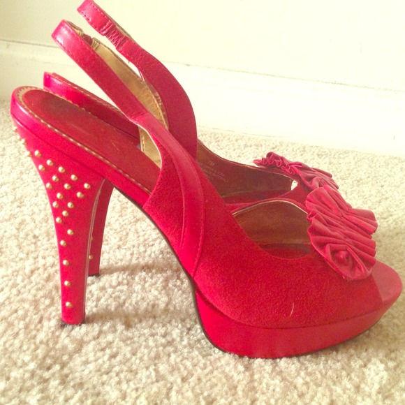 Report Signature Red Suede Heels