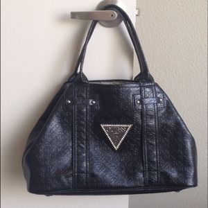 Guess: Black Tote