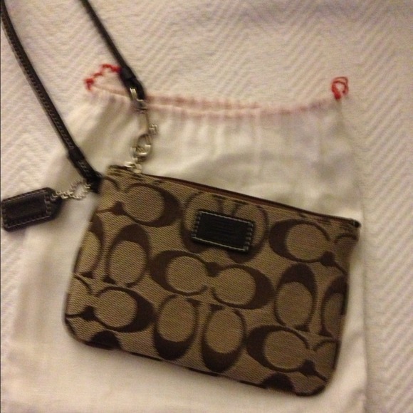 Sold in a bundle. 💯% Authentic Brown Coach