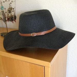 HOLD 💋 Forever 21 Floppy Hat