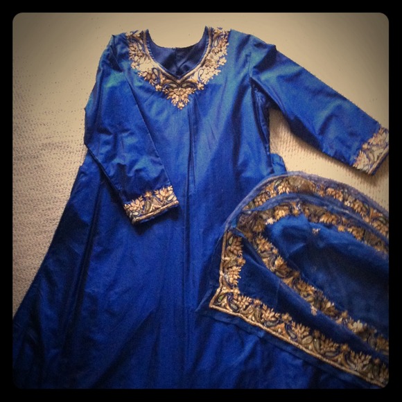 Authentic silk dress from India - Picture 1 of 2