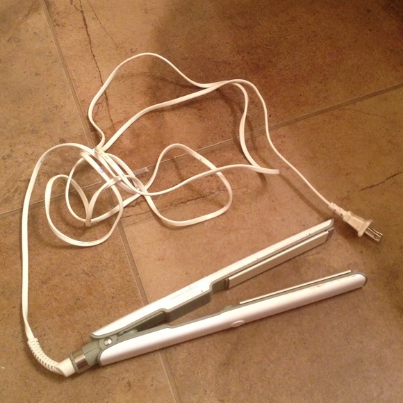 Conair white flat iron