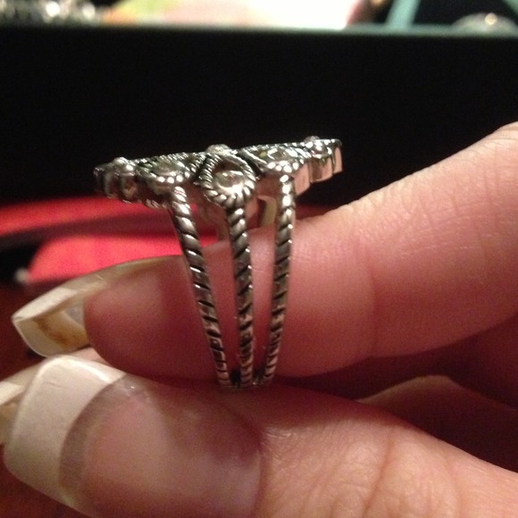 Beautiful Ring!! - Picture 2 of 4