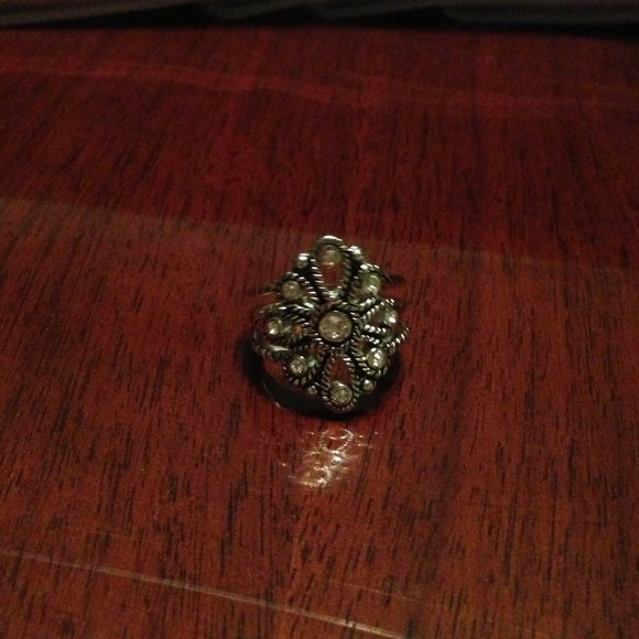 Beautiful Ring!! - Picture 3 of 4