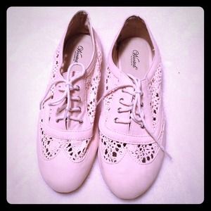 Wanted lace up off white Oxford style shoes