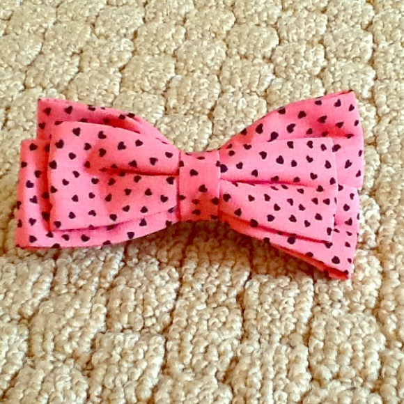 Pink bow with little hearts