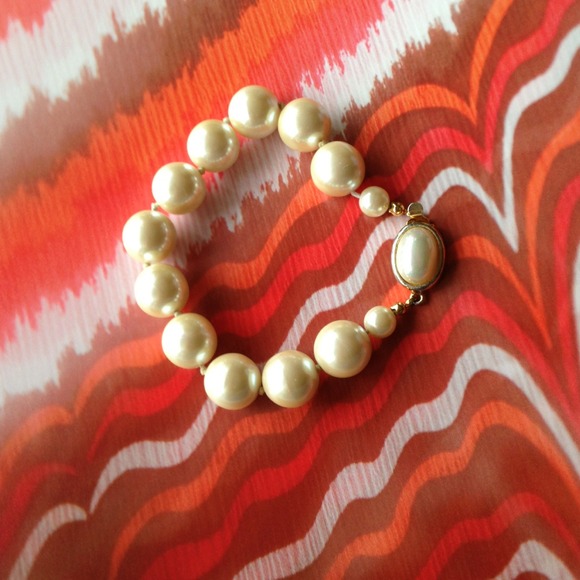 Vintage pearl bracelet